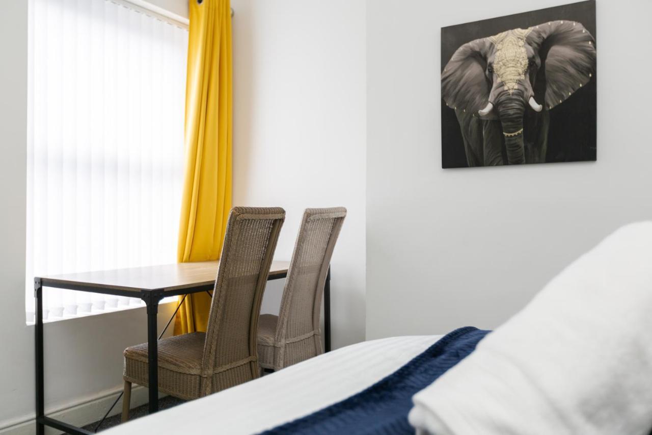 Clayton House - Spacious Home Near Etihad Stadium Manchester Dış mekan fotoğraf