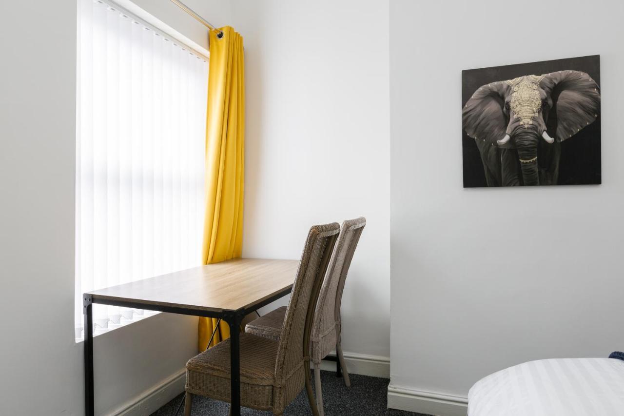 Clayton House - Spacious Home Near Etihad Stadium Manchester Dış mekan fotoğraf