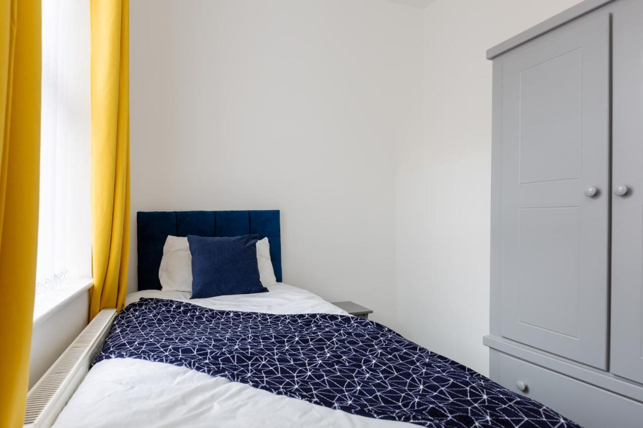Clayton House - Spacious Home Near Etihad Stadium Manchester Dış mekan fotoğraf