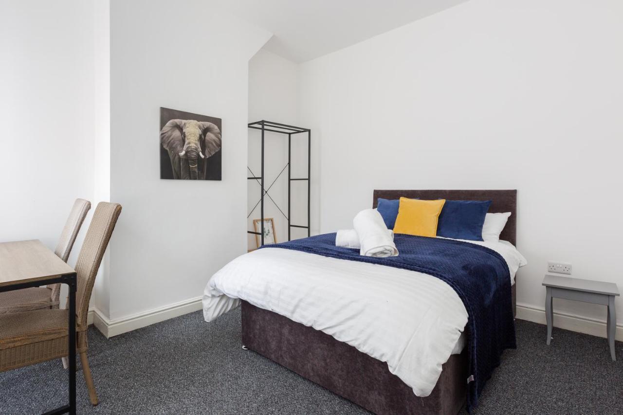 Clayton House - Spacious Home Near Etihad Stadium Manchester Dış mekan fotoğraf